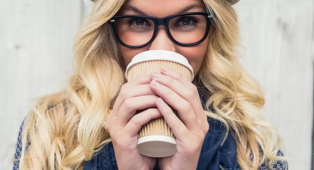 热饮咖啡杯盖的正确打开方法,咖啡杯盖怎么拧