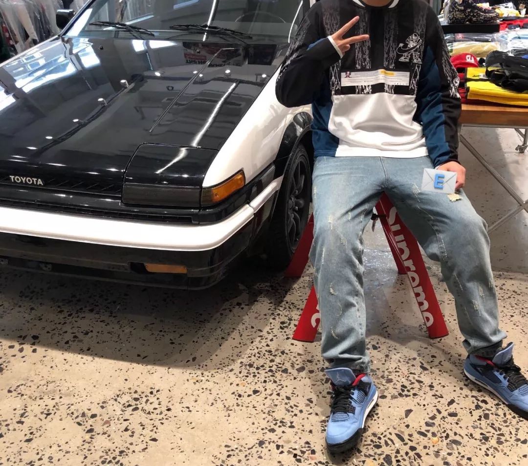 aj和yeezy哪个更容易受欢迎,aj和yeezy哪个好看