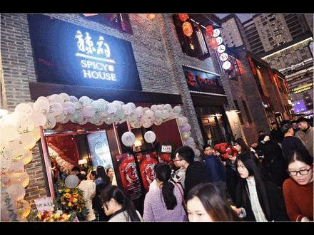 三街两巷南宁团购火锅,南宁三街两巷网红打卡地火锅