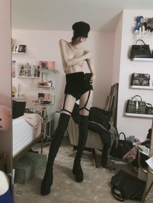 韩国最受争议的超模来了,谁说平胸不性感?