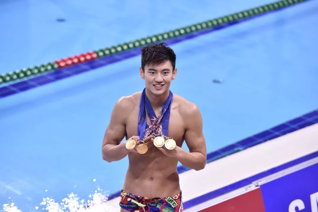 飞鱼男神宁泽涛退役后的生活,宁泽涛游泳比赛逆转日本