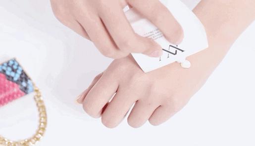 挤爆了！这个鎏*瓶金**成为今年免税店hin难抢的货!