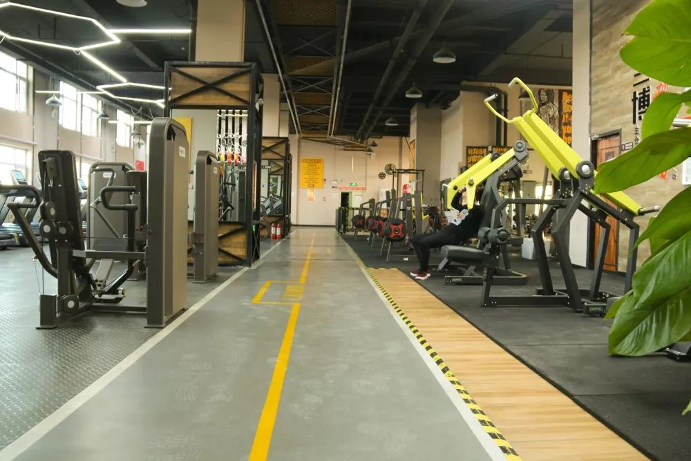 健身广告火遍哈密，激励无数人走入健身房！猜到了结局，却被惊艳到了！