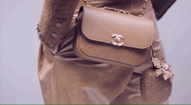 别哭|更美的香奈儿会继续...