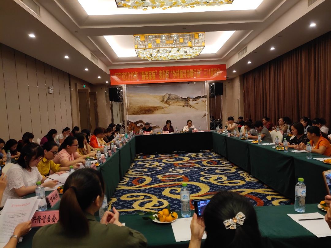 万宁表彰一批“最美家庭”“最美婆婆”“最美媳妇”