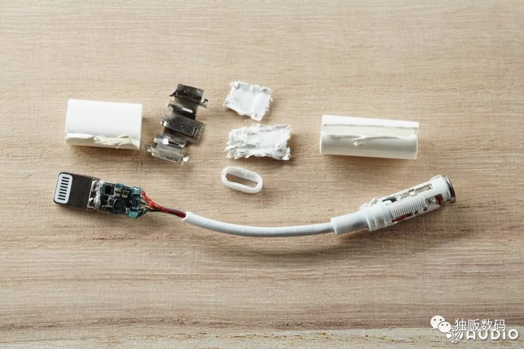 lightning耳机接口的转接器,lightning耳机接口转接器