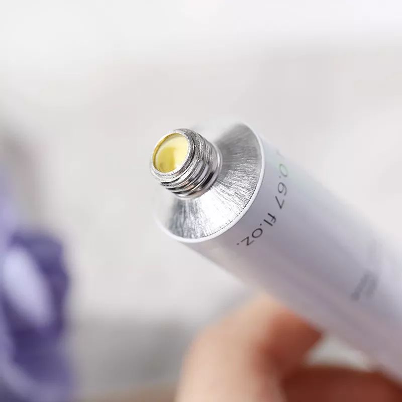 涂眼霜会不会长肉粒,涂眼霜会不会导致眼袋越来越严重