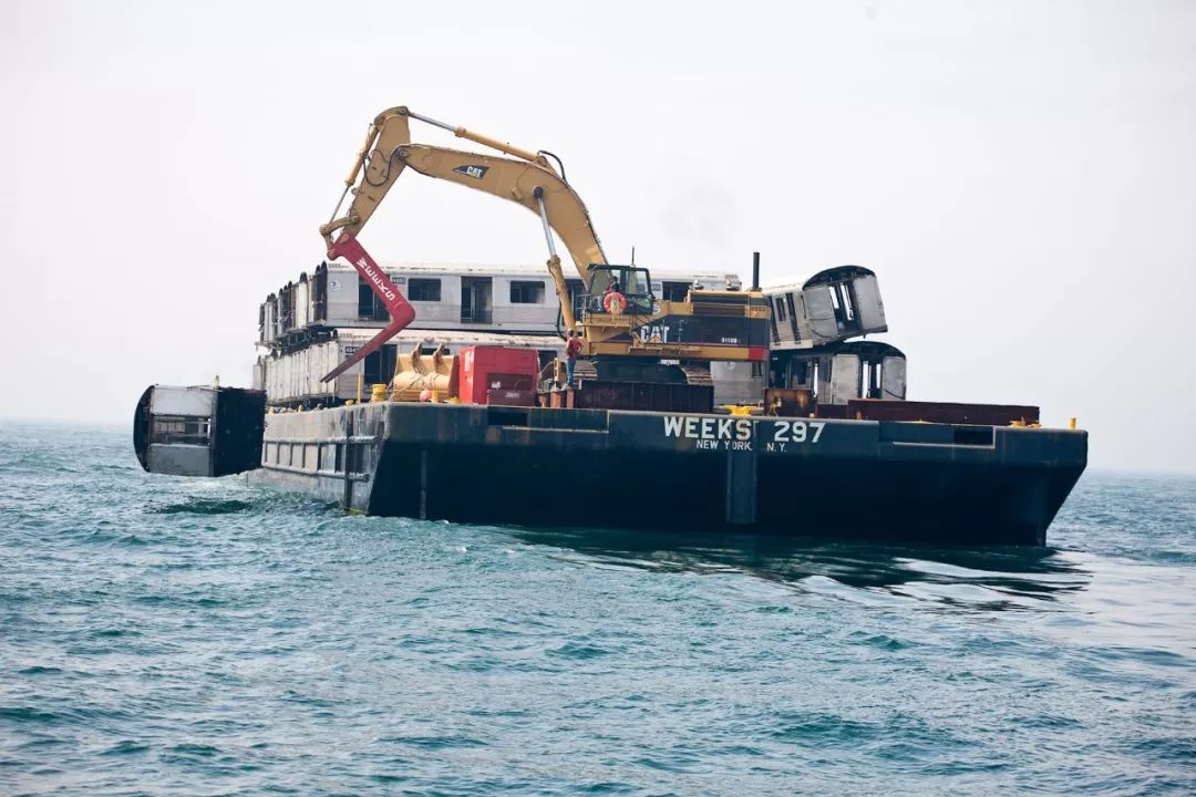 美国人到海洋倒垃圾,美国人往大海扔垃圾