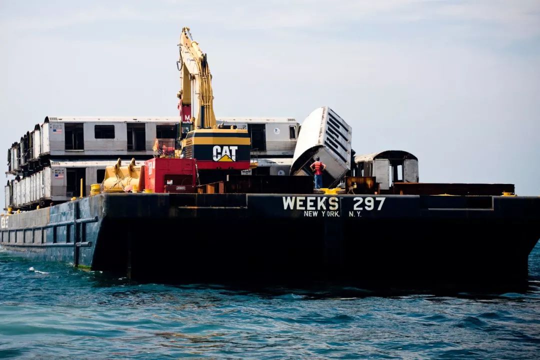 美国人到海洋倒垃圾,美国人往大海扔垃圾