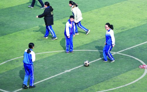 长春体育中考足球绕杆,长春中考体育足球篮球排球