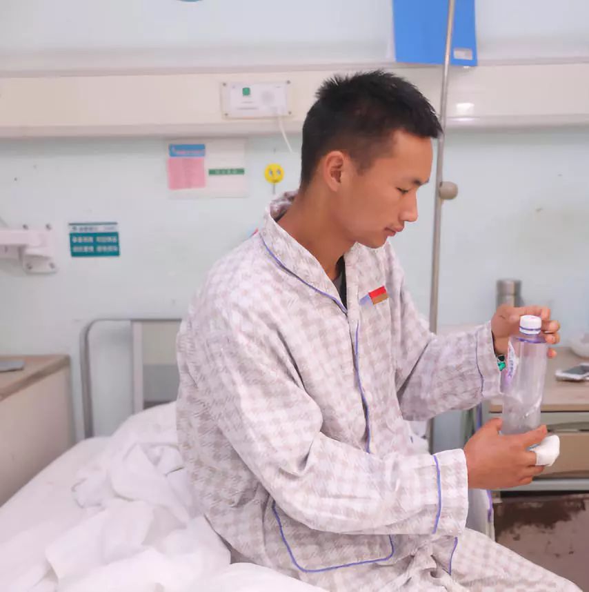 惊险!8小时“抢”回战士的手指