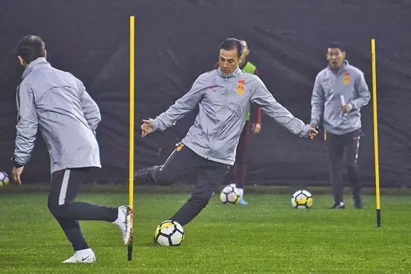 午间速读|心太大!柳州糊涂父亲只顾喝酒,不知四岁宝宝走丢