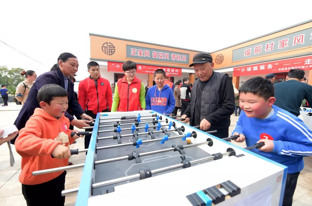 【潮】究竟什么事，让福前的爷爷奶奶们从牌桌上起来了？！