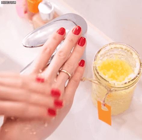 50年皱纹有救啦用它专抹深皱纹,在家就能改善皱纹的神器来了