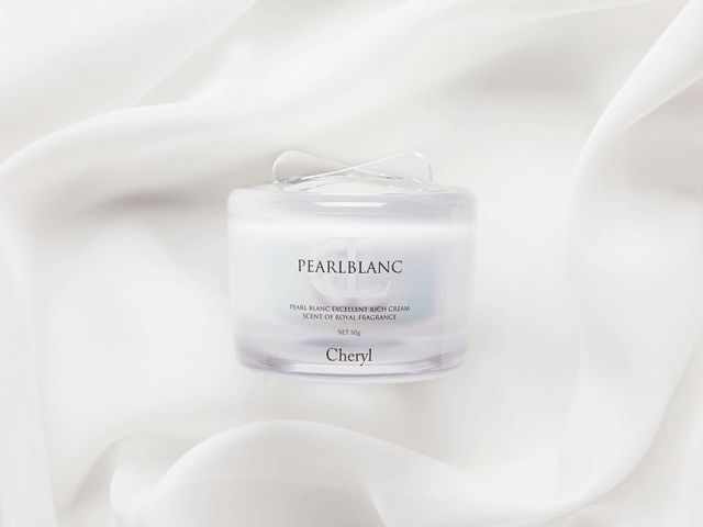 大卖45000瓶！涂上自带美颜的神器，白成一道光~