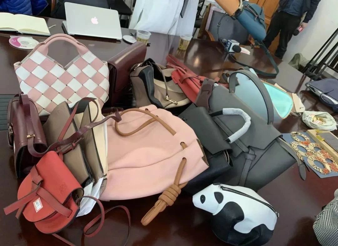 鏇濆厜鑹績鍟嗗,鏇濆厜榛戝績浠ｈ喘