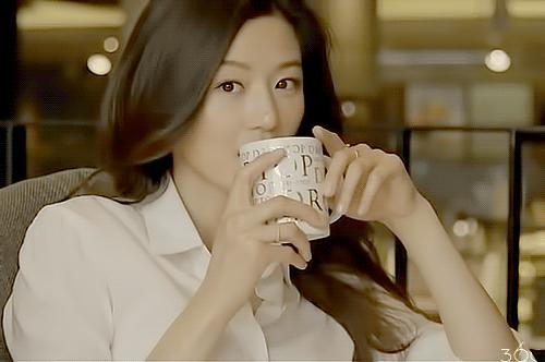 免费送你美容美甲按摩瑜伽……别拦我，你们拦不住啊！