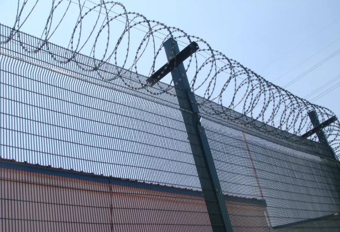 内蒙一男子越狱潜逃26年被抓,内蒙古越狱案后续信息