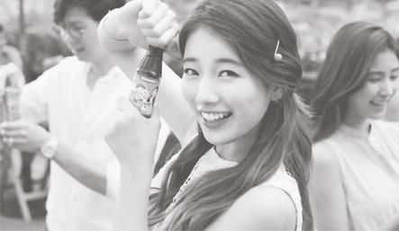 泫雅孔雪儿关晓彤,关晓彤和泫雅撞衫