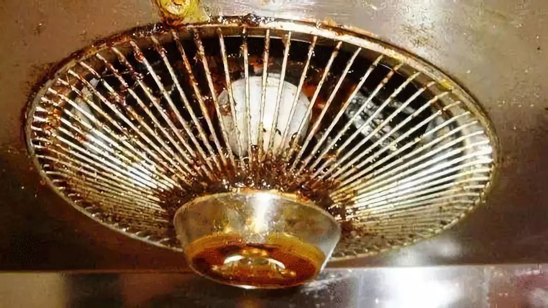 去污“高科技”!焦黑锅底、油垢、霉菌,喷一喷全消失