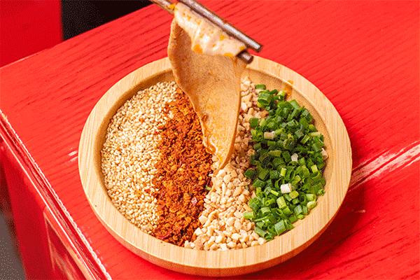 谭鸭血24小时营业,日均排队3h的谭鸭血来宁波了