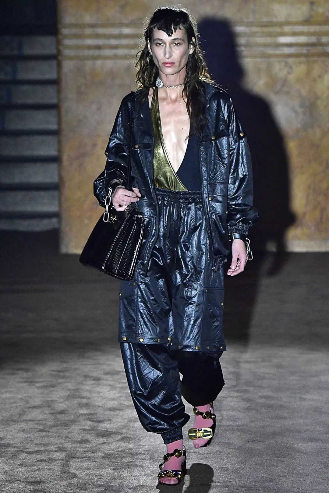 我敬吴宣仪娜扎的“鸡腿裤”一杯！今年瘦腿靠你了昂