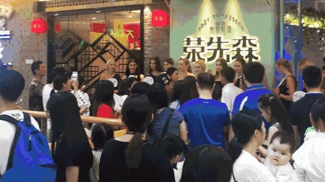 2400平米,平均翻台4.6次,这家餐厅如何成为厦门排队王?