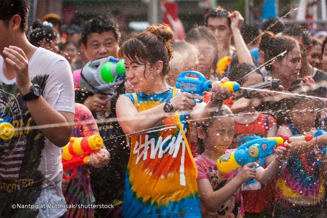 泼水节狂欢泰国,19年清迈泼水节真的太爽了