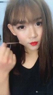 正经GIF囧图:女人不要和男人比骚,地铁上的泳装让人把持不住