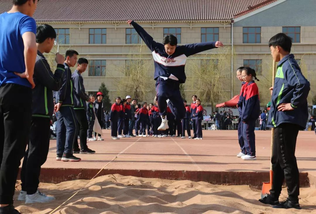 定格精彩瞬间彰显体育精神,丹棱中学60届田径运动会精彩瞬间