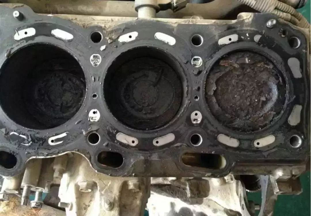 车一颠簸减震吱吱响,车一震动就滴滴响声