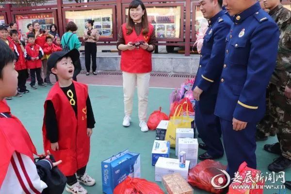 致敬每一位逆行的消防战士,致敬最美逆行者医护人员和消防员