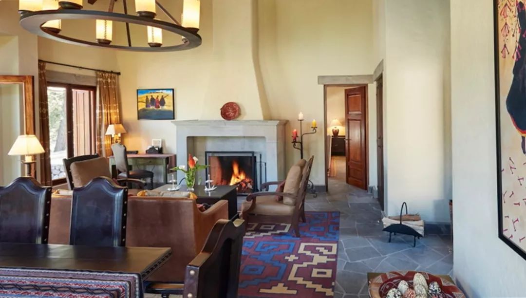 从此，LV不仅可以用来背，还可以用来睡…