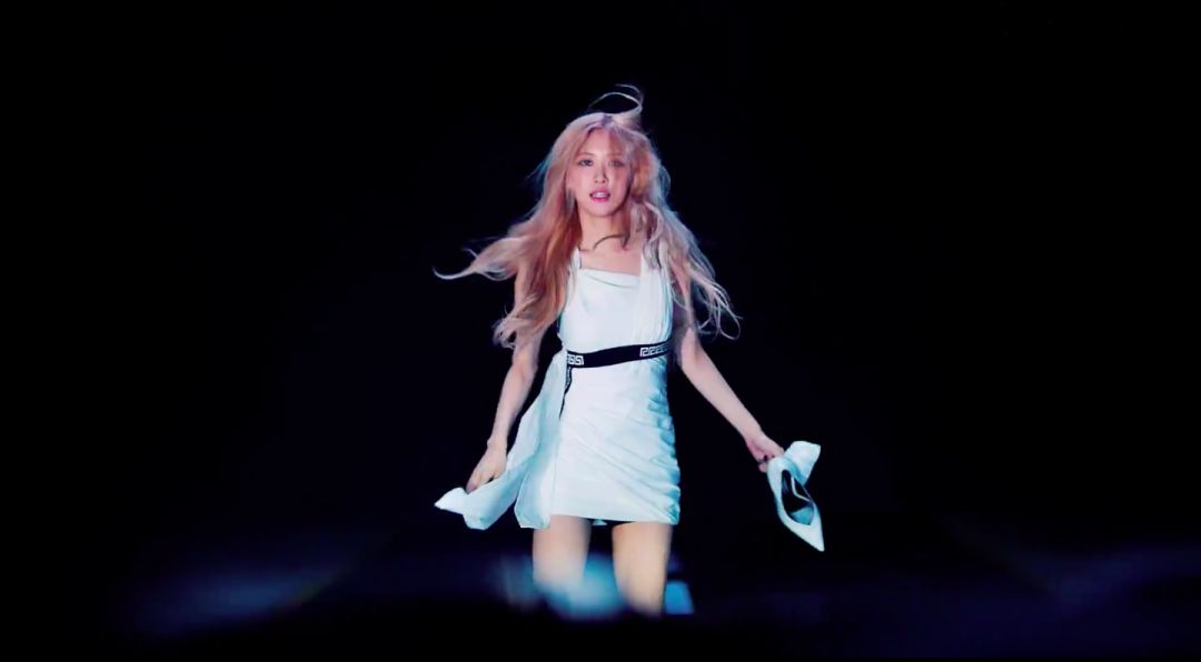 韩国小姐姐温柔白裙穿搭,穿制服很有气质的韩国小姐姐