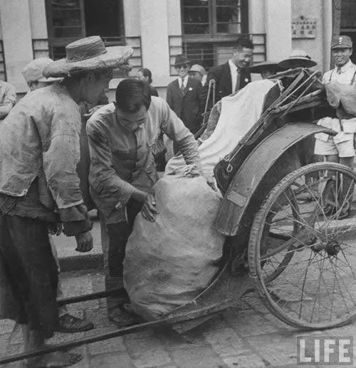 民国恶性通胀老照片,民国上海通货膨胀照片