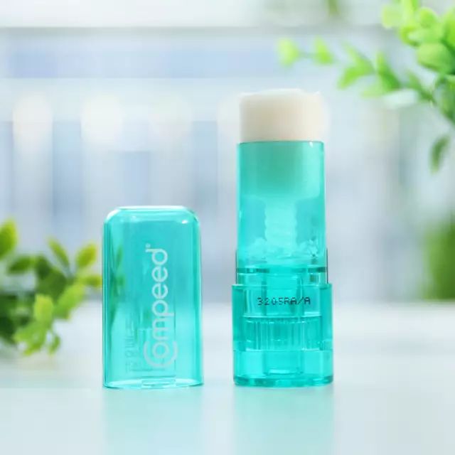 每个女生脚后跟都有个疤,每个女人的背后都有一部辛酸史