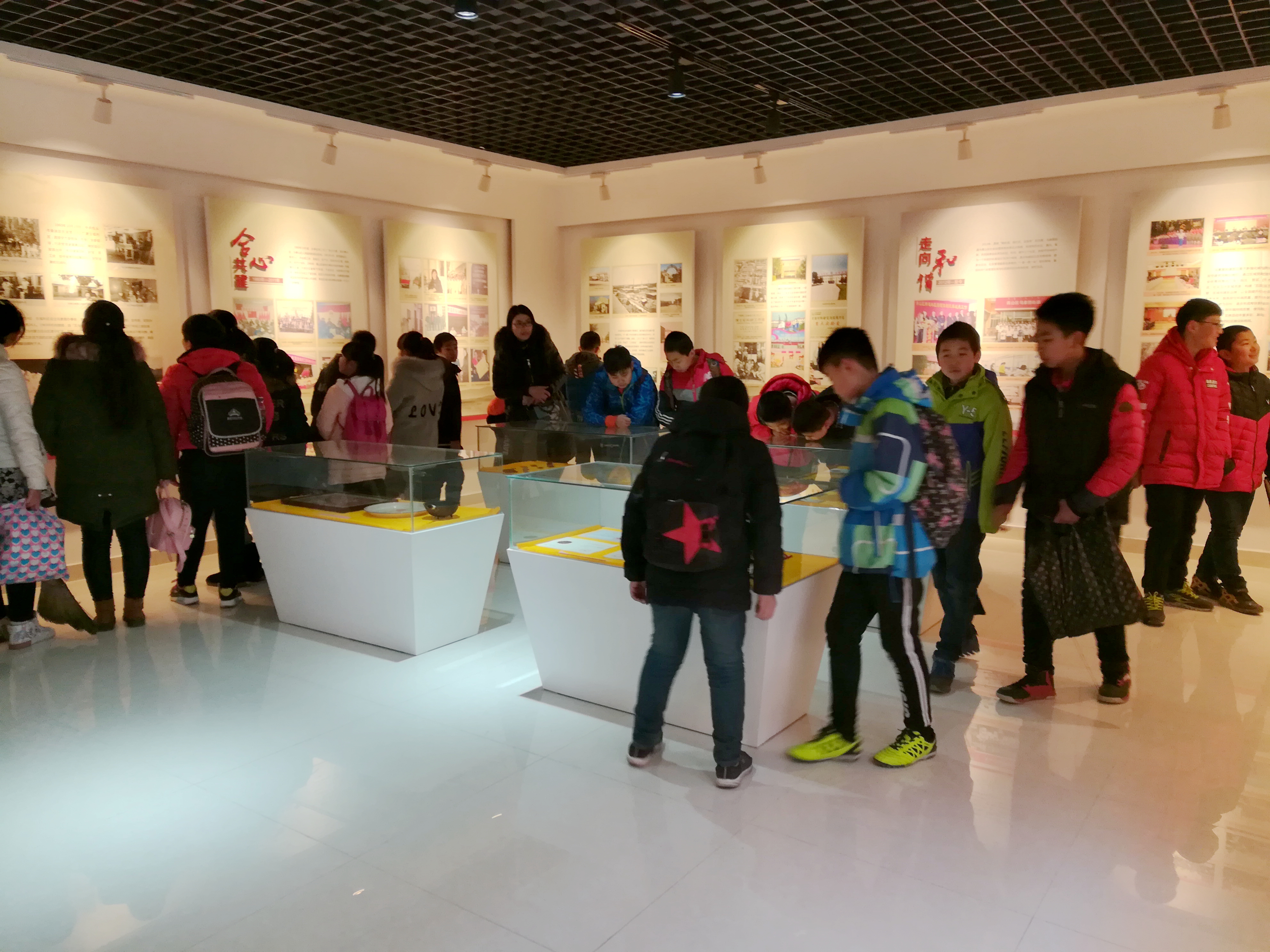 巾帼心向党礼赞新中国三八妇女节,巾帼心向党礼赞新中国诵读