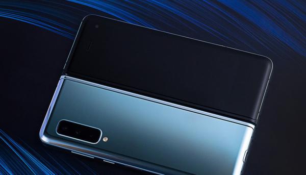 三星折叠屏和苹果哪个好,三星折叠屏2020款多少钱