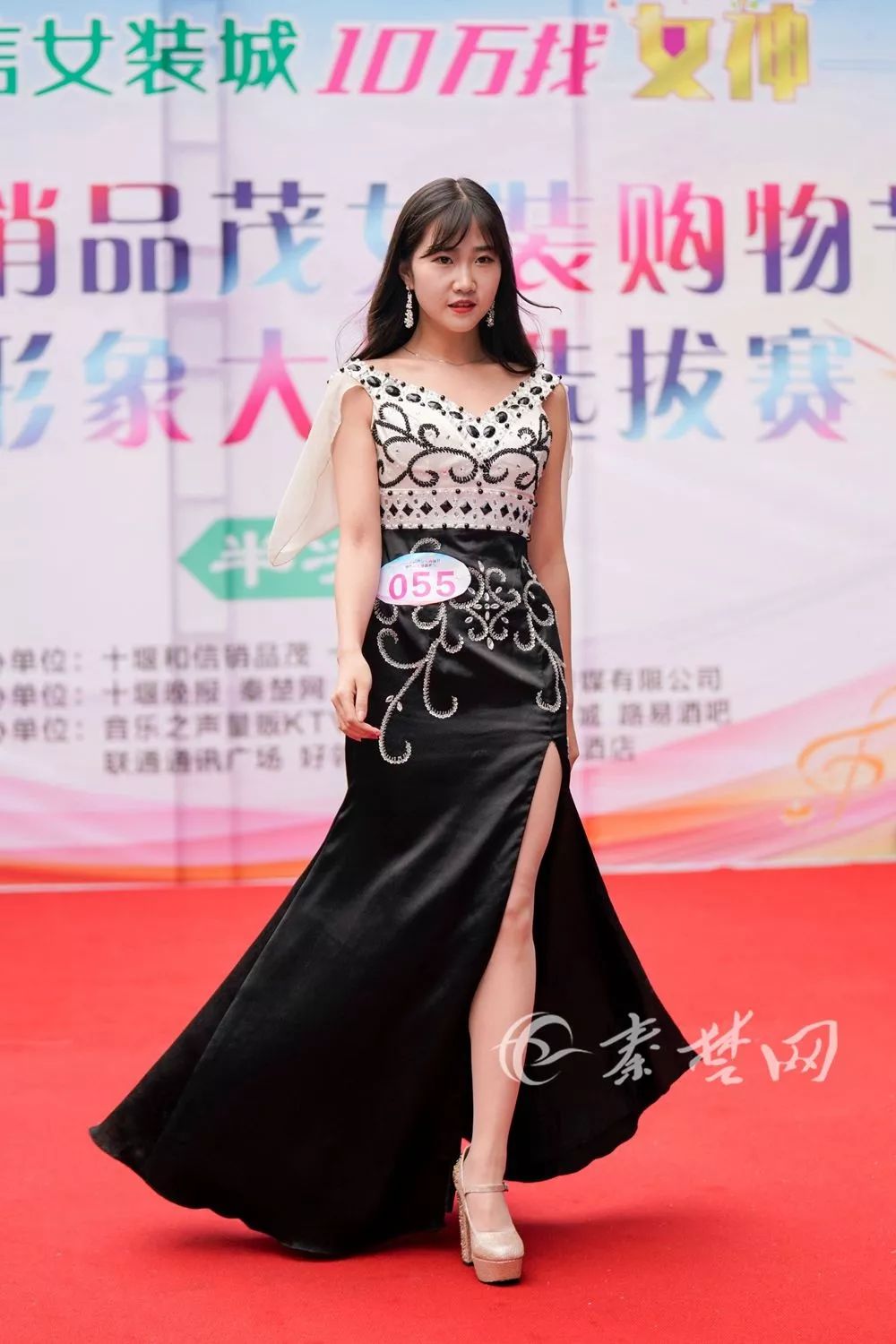 十堰美女千千万,昨天邮电街上就占了一大半!啥情况?