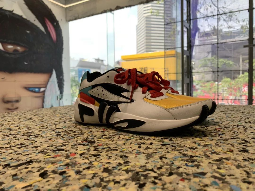 泰国最大球鞋店,泰国曼谷球鞋实体店