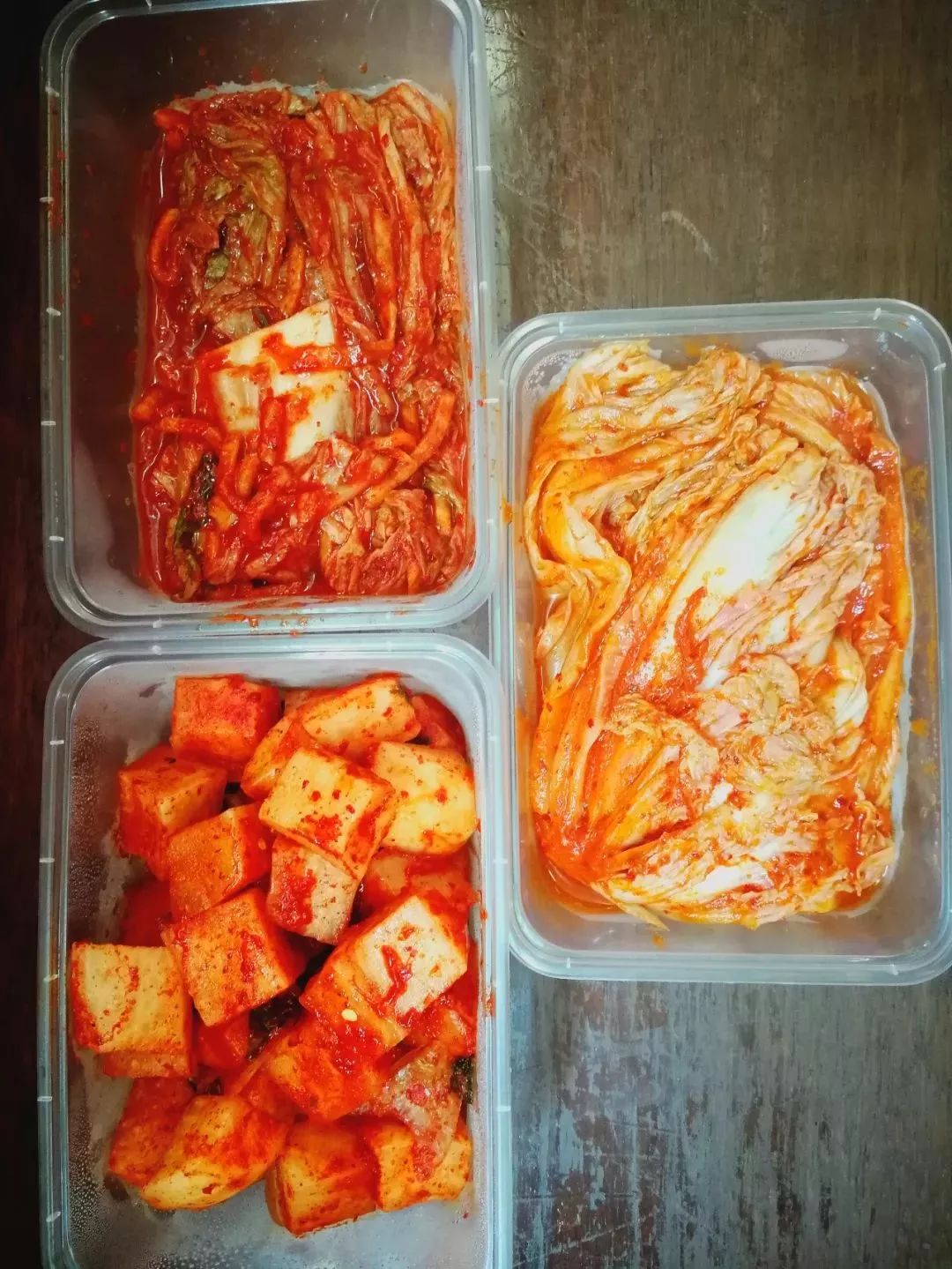 她连续三年，走遍大半个韩国学习传统泡菜，改良后的泡菜，要排单一个星期以上才能买到！