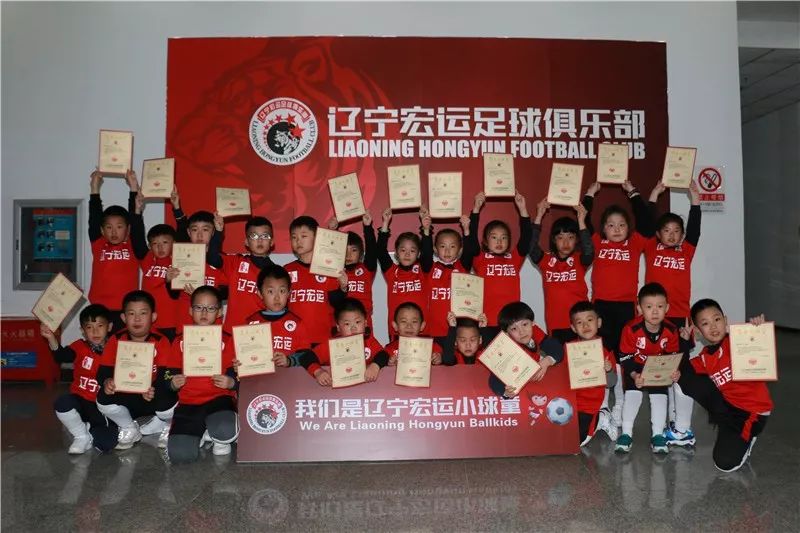 球员牵手球童,牵手球童名场面