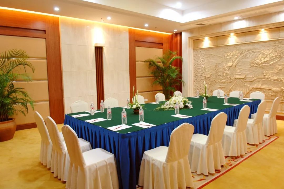 【资讯】银泰酒店喜获“建国70周年·70个品牌酒店金手指奖”