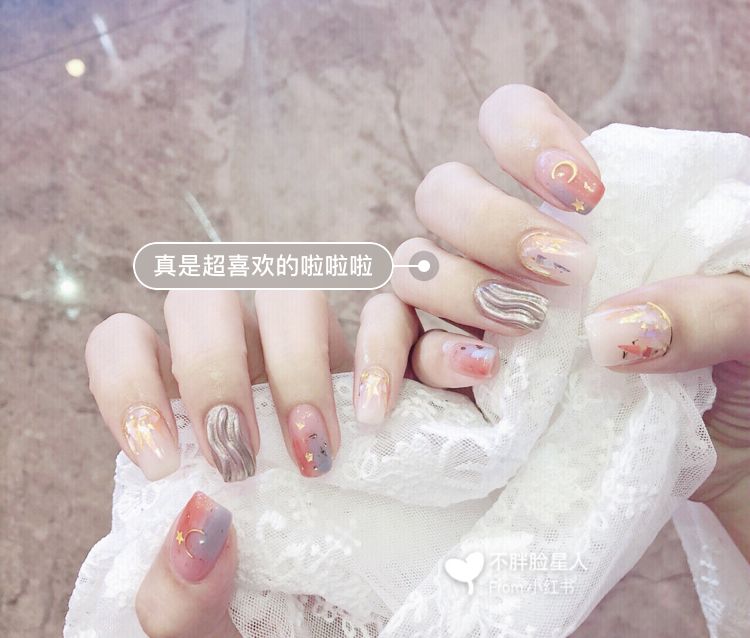 夏天美甲款式图片2022最火网红款,夏天短指甲美甲纯色显手白