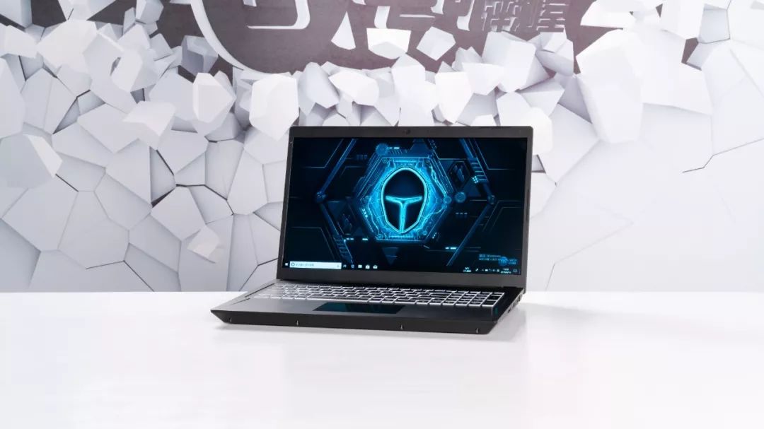 外观好屏幕大轻的游戏本,可以换cpu和显卡的游戏本