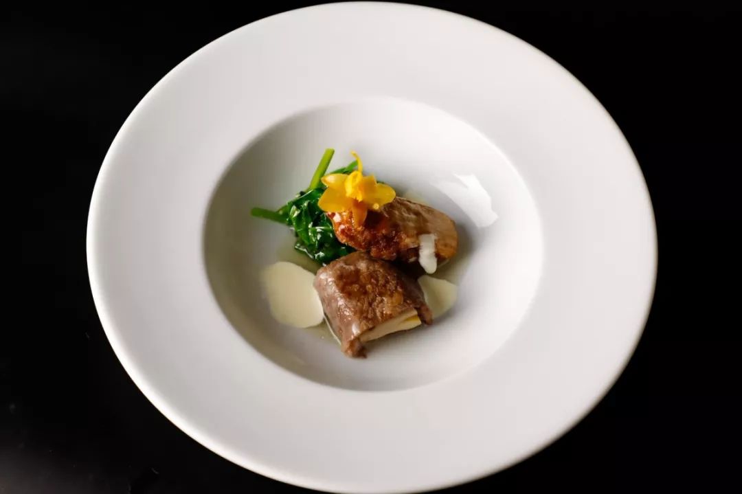 在重庆之巅，住云端奢居吃米其林大餐，刷新山城奢华新高度！