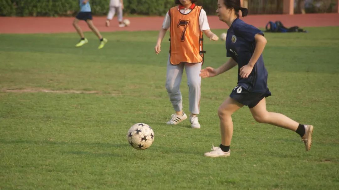 【活力邓中】夕阳西下，绿茵球场赛青春——记高一（6）班足球赛