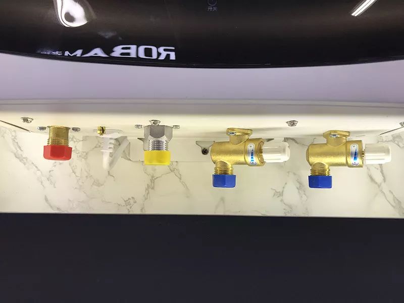 电热水器换燃气热水器方便吗,电热水器和燃气热水器哪种好