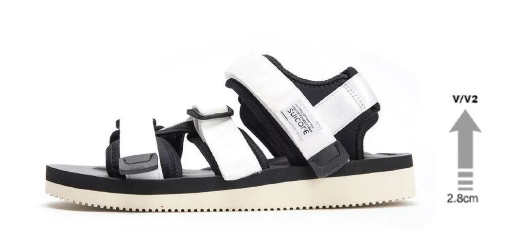 百褶裙搭配老爹凉鞋,秋冬新款时尚拼接百褶裙