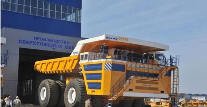 世界上里程最高的车,中国最大的车有1500个轮胎